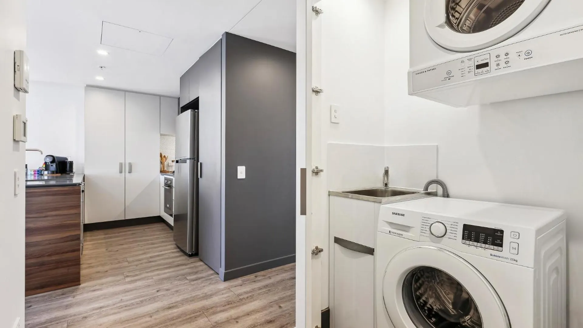 Apartment Chic 2-Bed With Rooftop Pool Overlooking The City Brisbane Australia