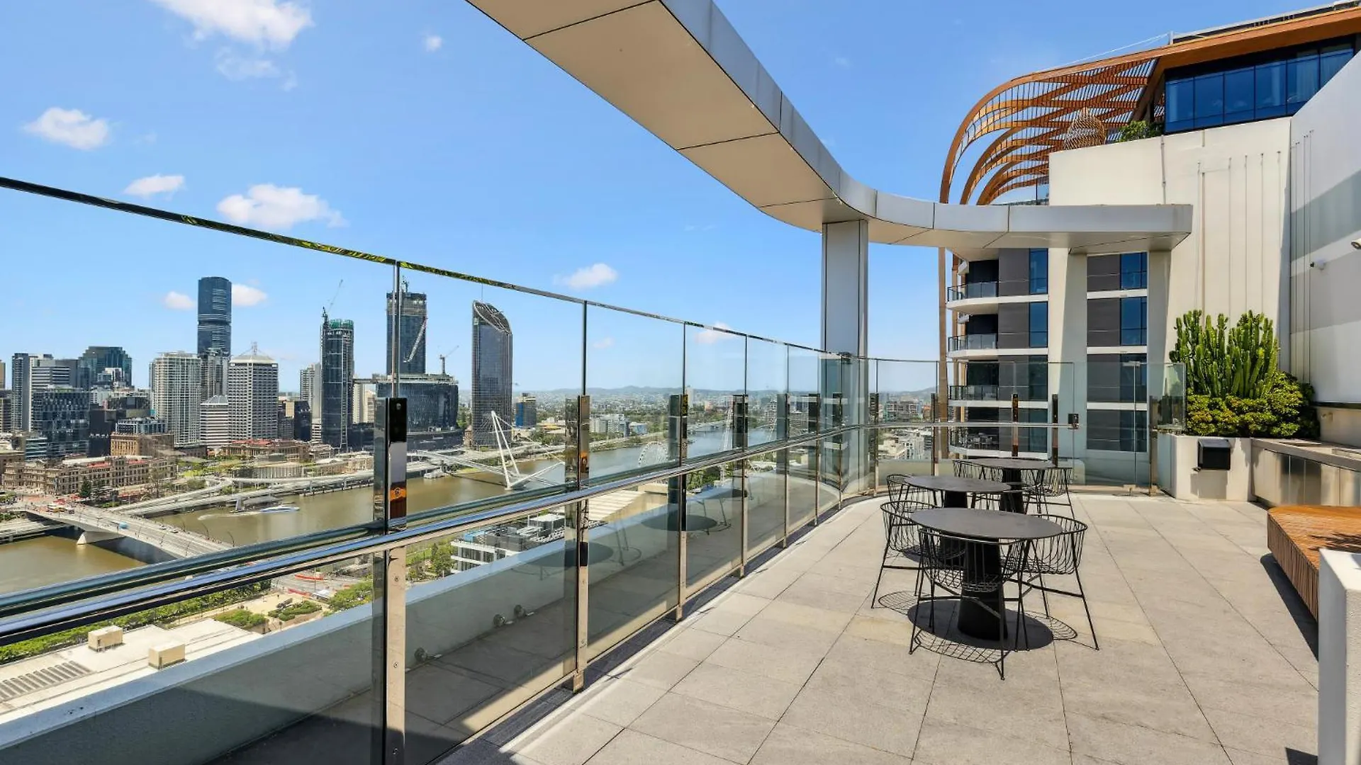 Chic 2-Bed With Rooftop Pool Overlooking The City Brisbane 0*,  Australia